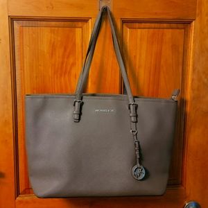 Michael Kors Jet Set Medium Saffiano Leather Top-Zip Tote Bag